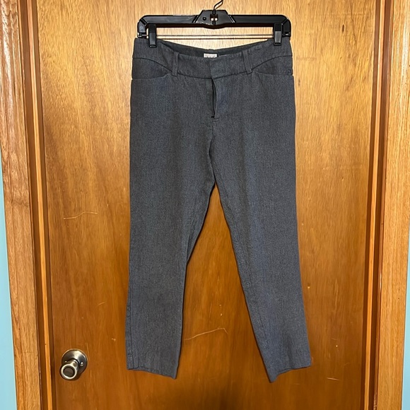 A New Day Grey Dress Pants Capris Stretch NWOT sz 2 - Picture 1 of 7